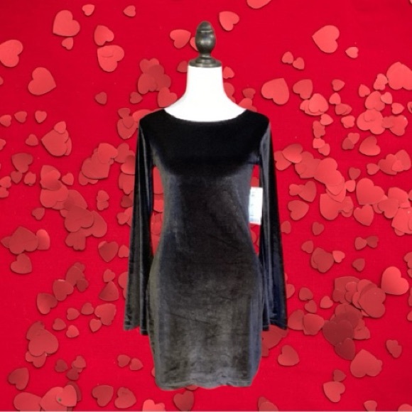 Urban Outfitters Dresses & Skirts - NWT Urban Outfitters Black Velvet Bell Sleeve Mini Dress Size M